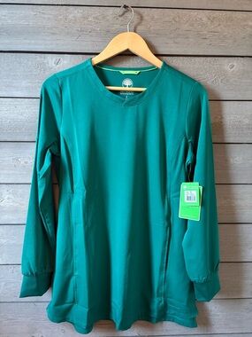 NWT healing hands L/S Scrub Top